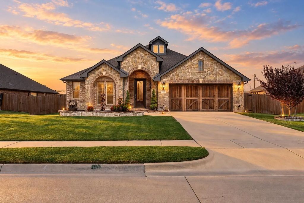 717 Truchas Avenue, Forney