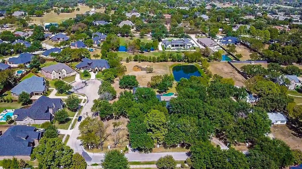 210 Black Drive, Colleyville