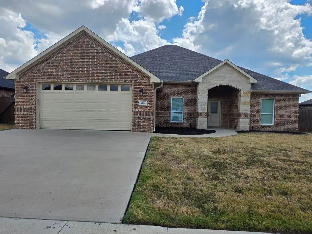 906 Stone Meadow Drive, Mabank