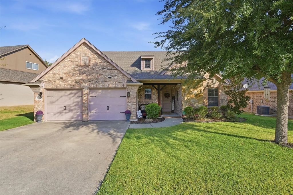 516 Magnolia Parkway, Benbrook