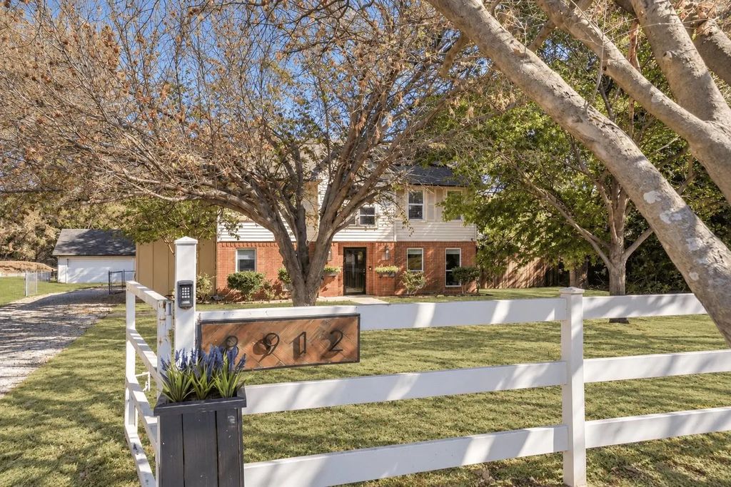 8912 S Hickory Road, Krum