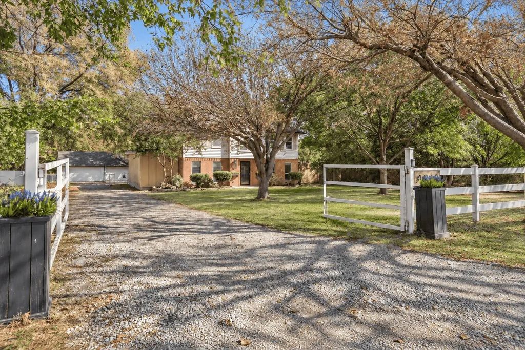 8912 S Hickory Road, Krum