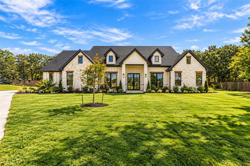 5832 Grey Wolf Court, Fort Worth