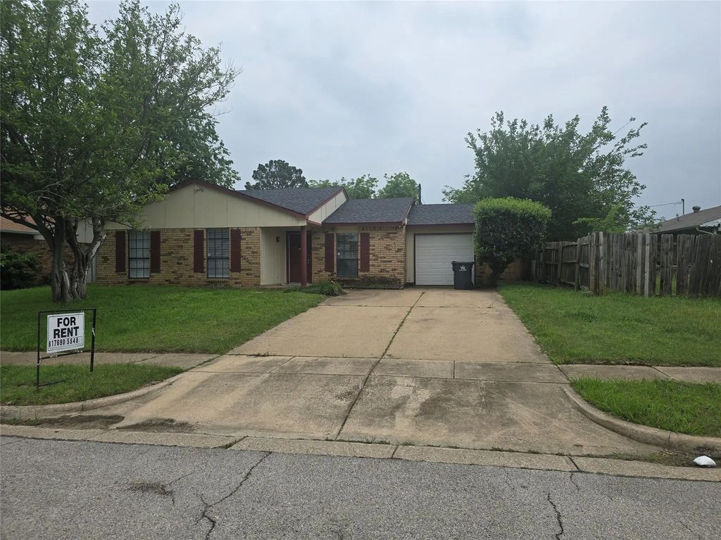 820 Lawndale Drive, Arlington