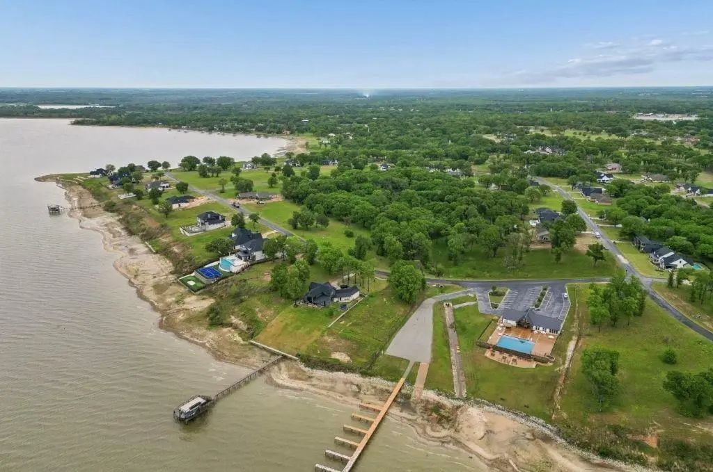 1593 Shoreline Drive, Mabank