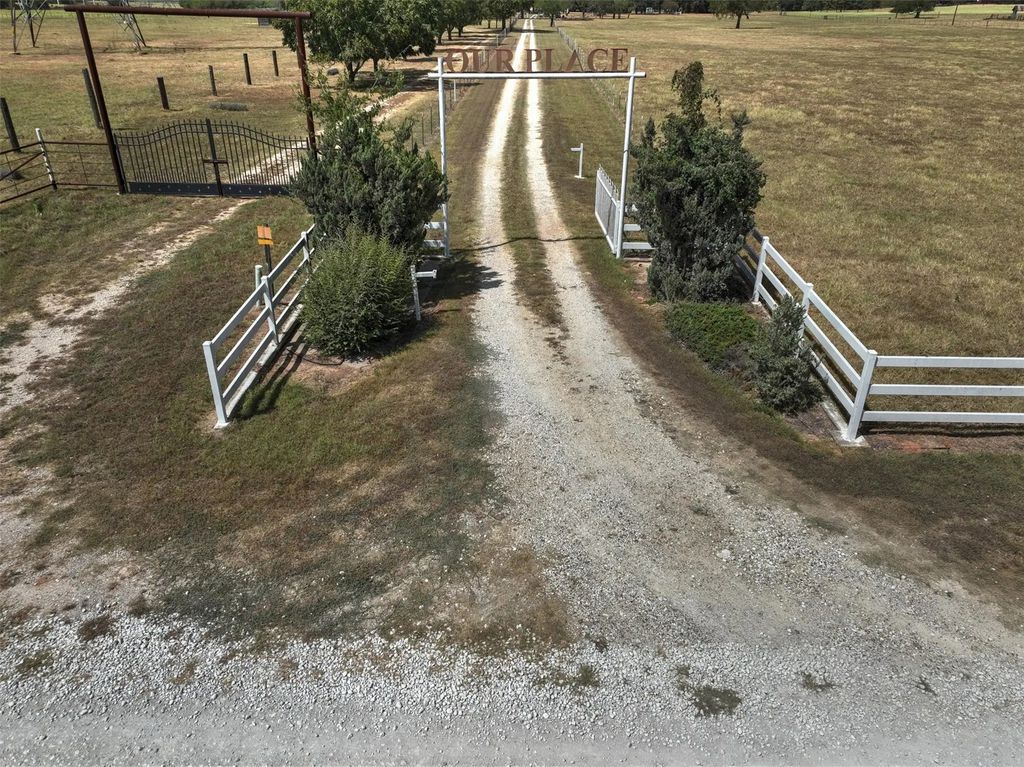 224 County Road 3625, Clifton