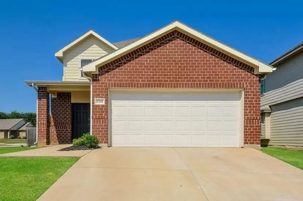 8348 Yaupon Holly Trail, Fort Worth