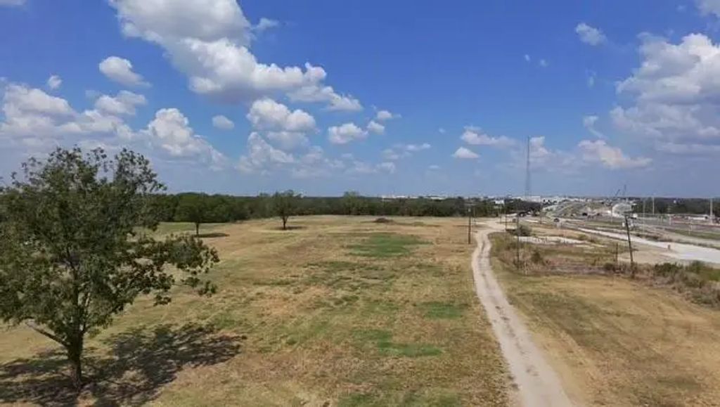 2235 N Interstate 35, Gainesville