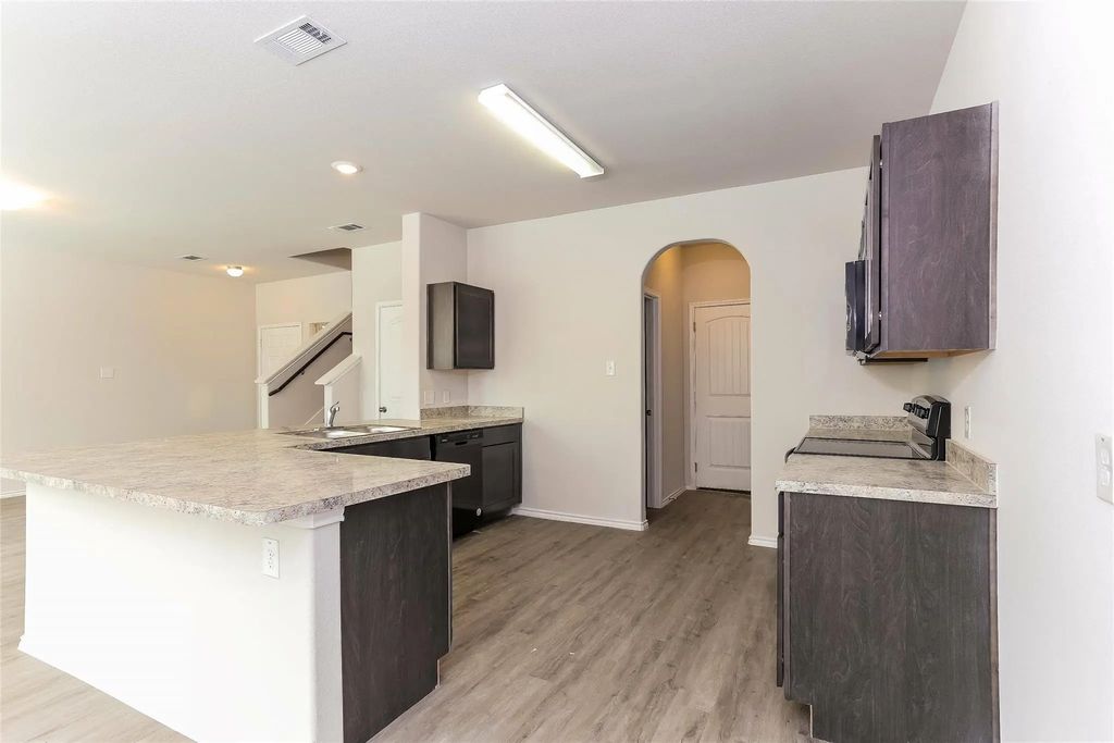 8212 Sycamore Brook Drive, Fort Worth
