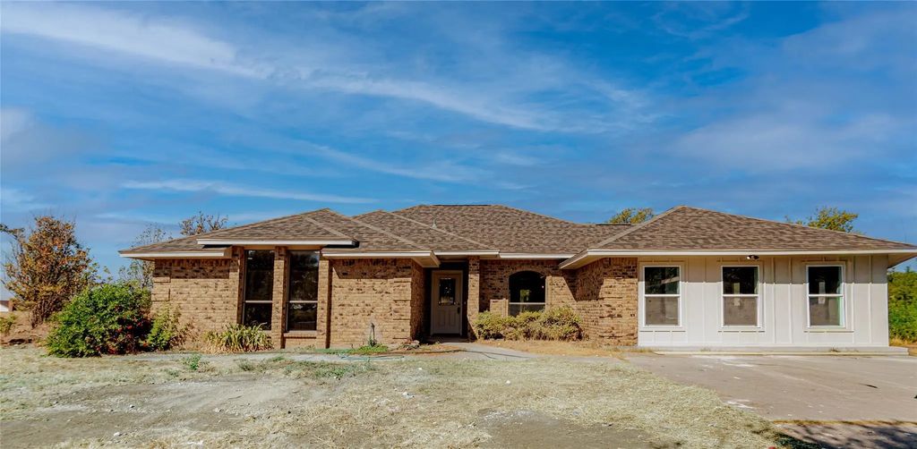 1376 County Road 4651, Rhome