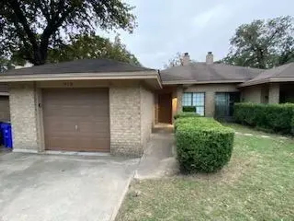 408 Lochridge Drive 410, Azle