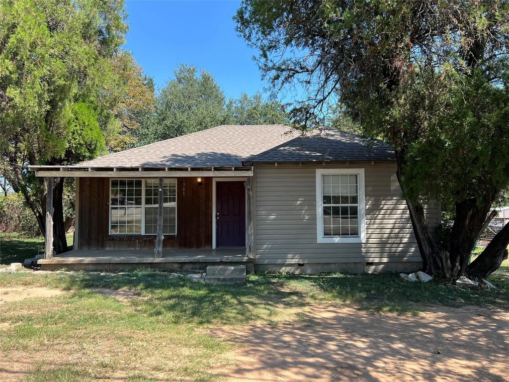 305 East Road, Stephenville