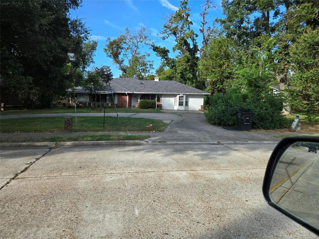 1208 E Kings Highway, Shreveport