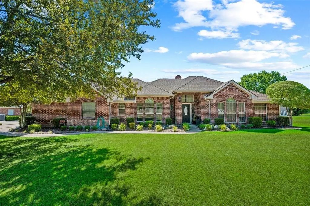 100 Post Oak Lane, Waxahachie
