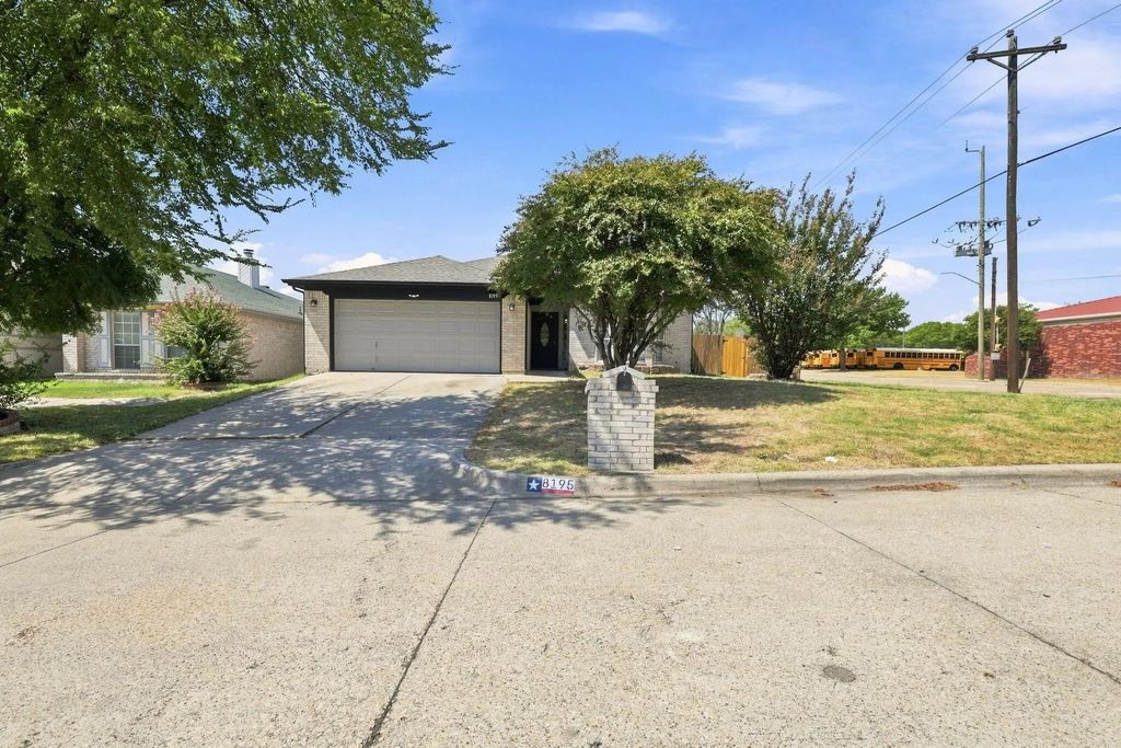 8195 Waterside Trail, Fort Worth