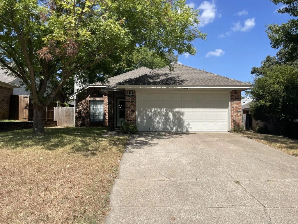5737 Sterling Green Trail, Arlington