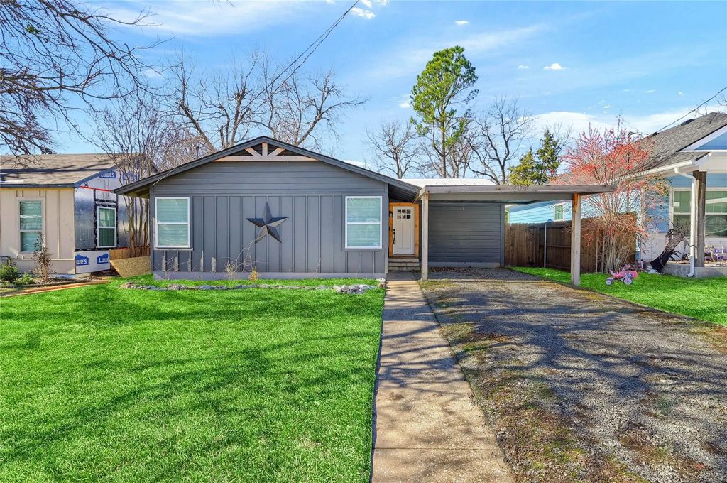 204 N Holly Avenue, Sherman