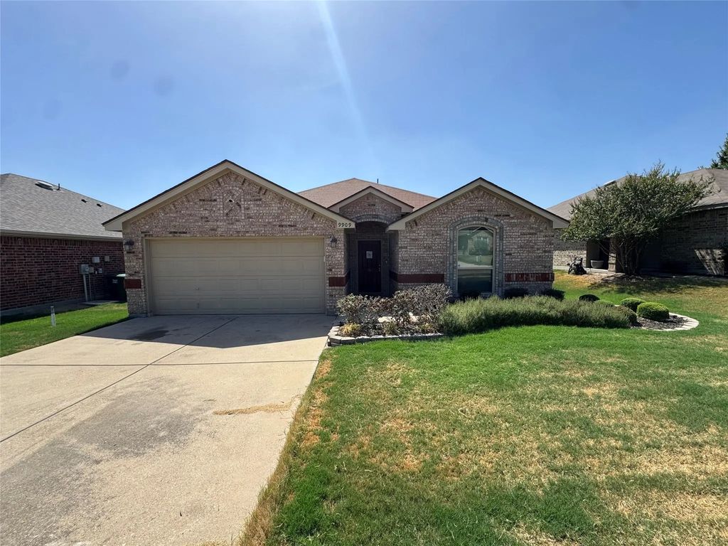 9909 Fressia Lane, Fort Worth