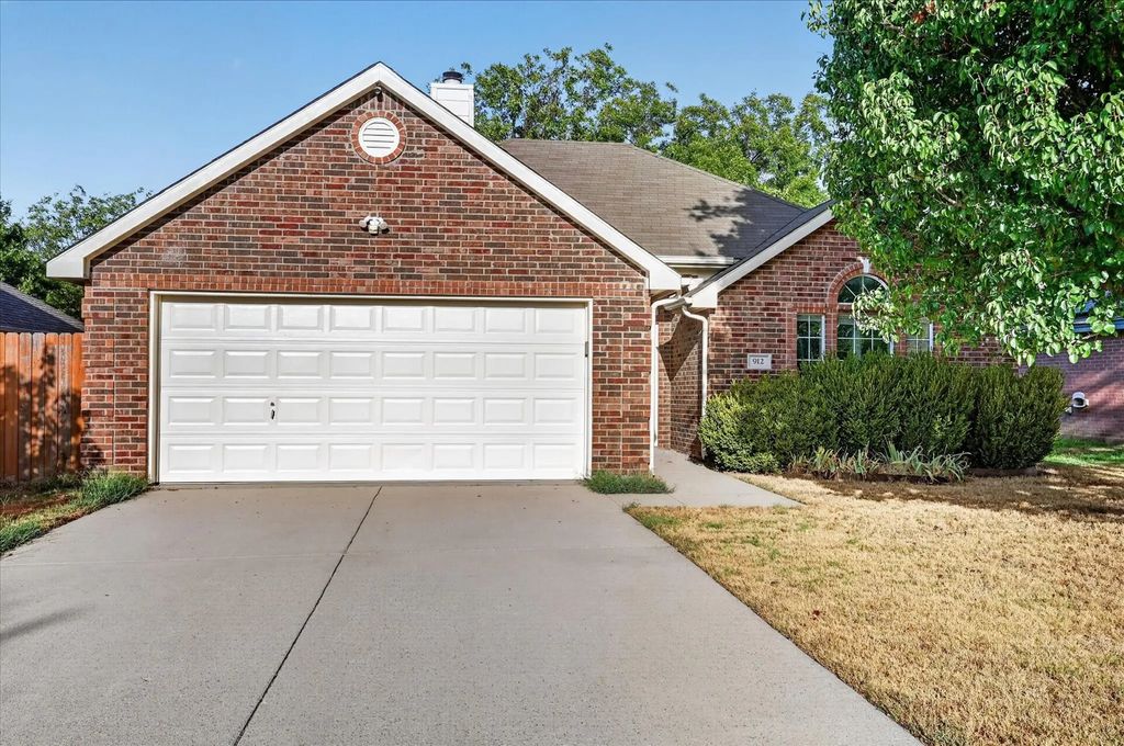 912 Cole Avenue, Denton