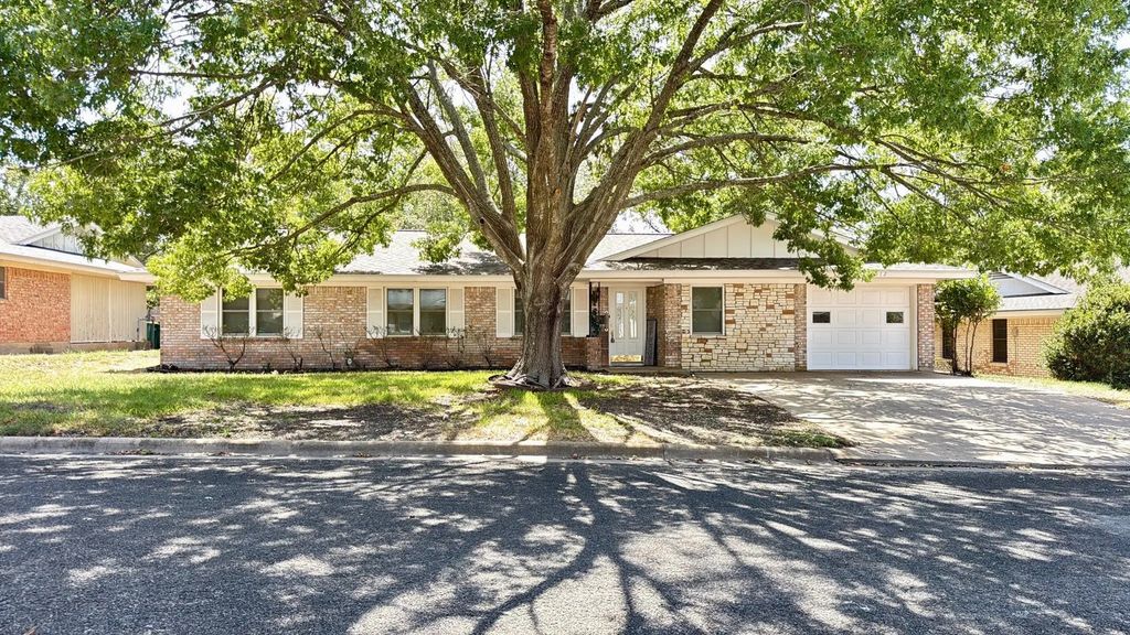 2512 Lowrey Drive, Gatesville