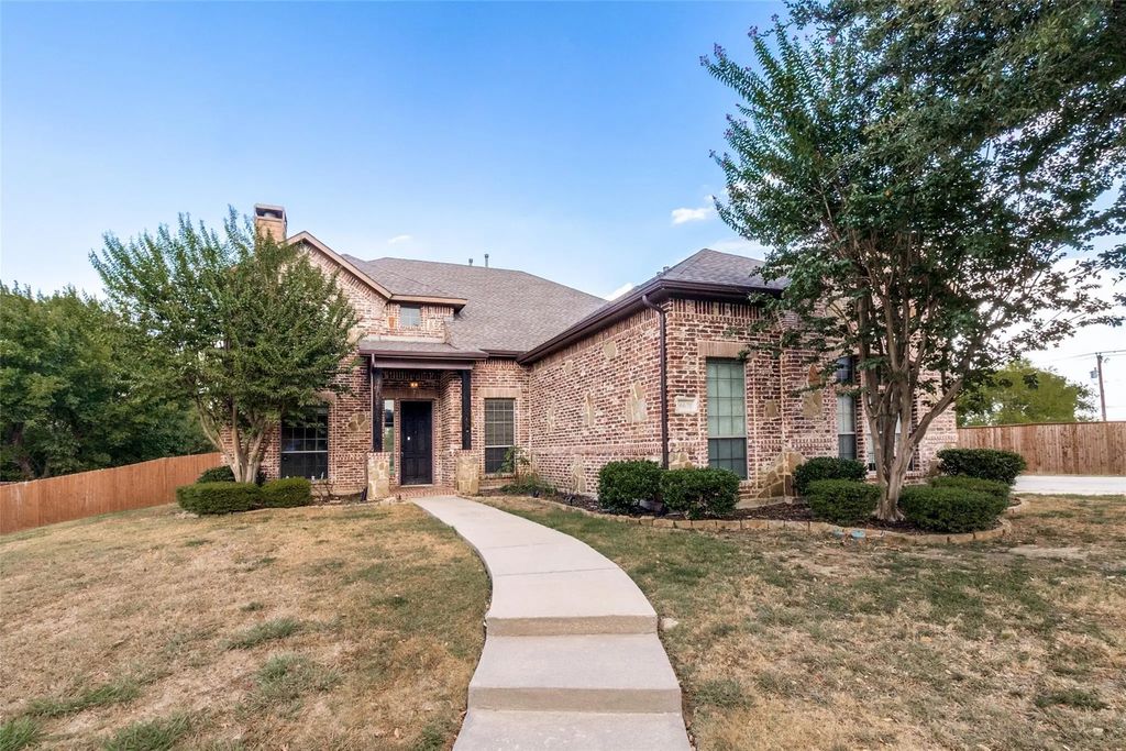 6631 Crestmoor Lane, Sachse