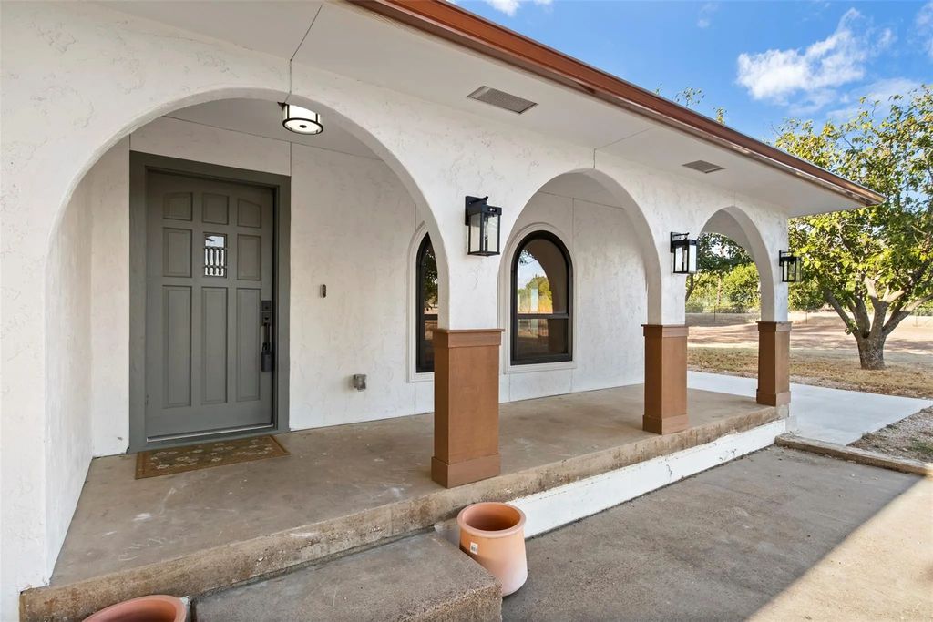 360 Rockett Lane, Pecan Hill