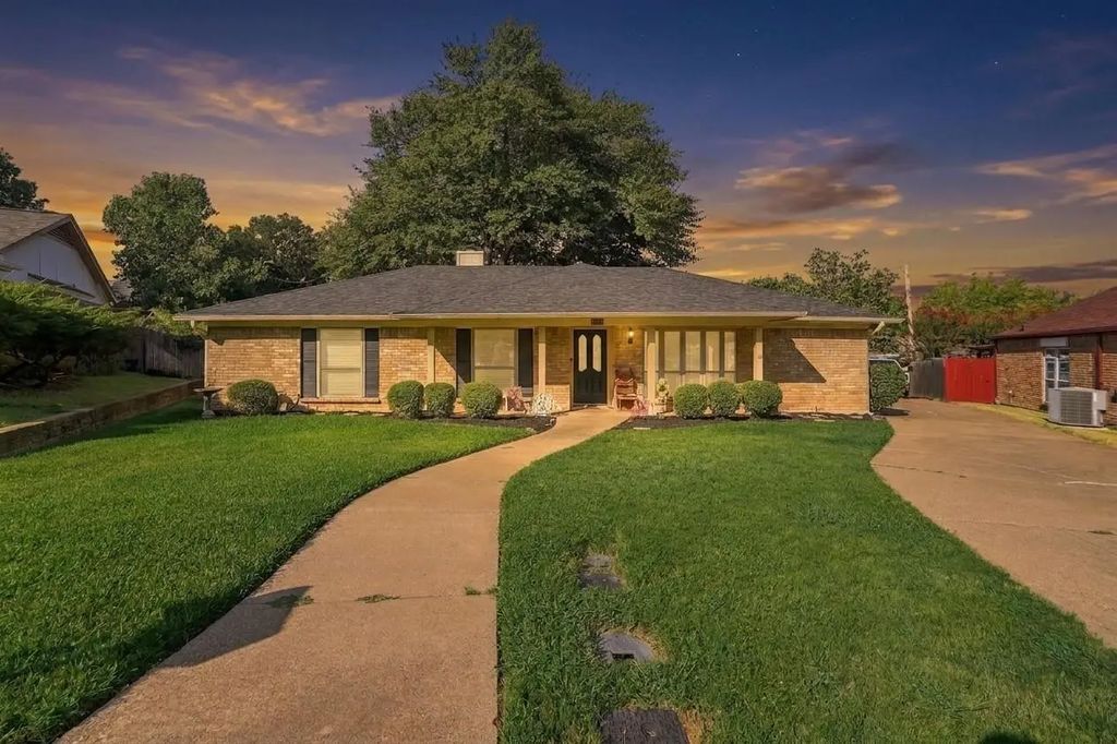 5914 Walden Trail, Arlington