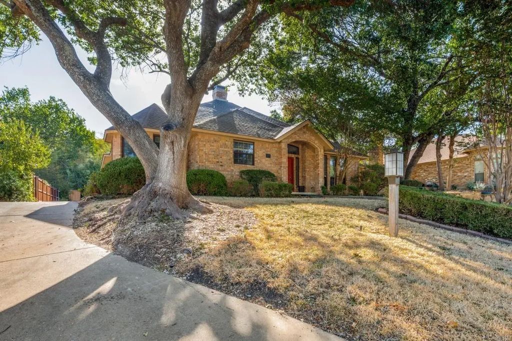 5212 Whispering Oaks Drive, Dallas