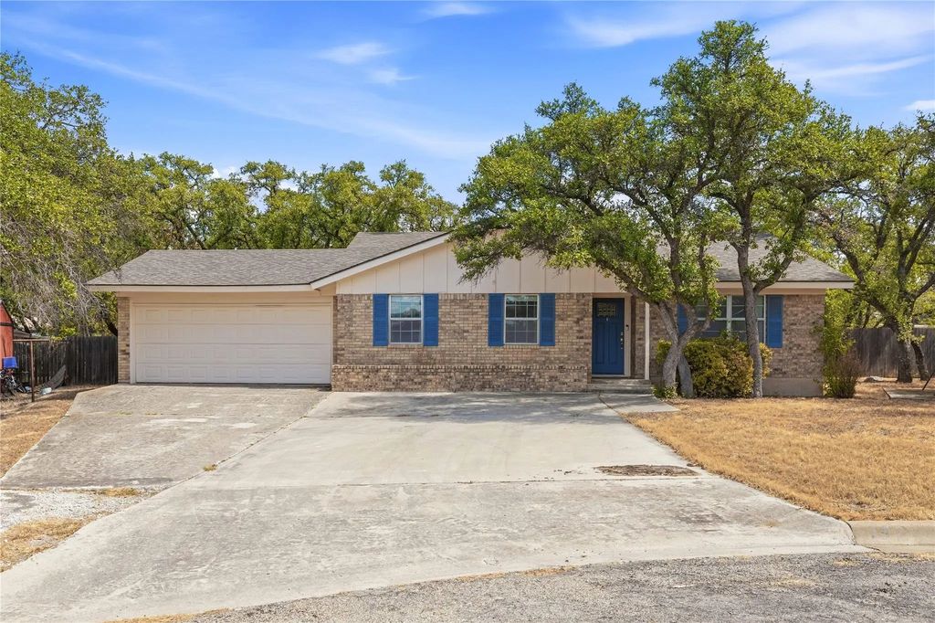 102 Broadmoor Circle, Brownwood
