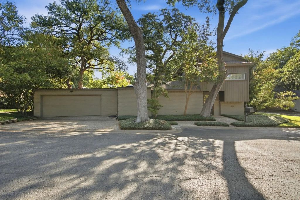 6128 Plum Valley Place, Fort Worth