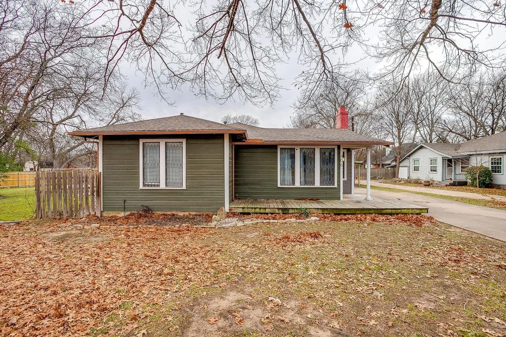 406 Bellevue Drive, Cleburne