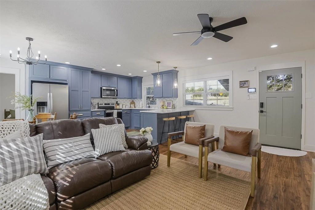 313 Highland Avenue, Waxahachie