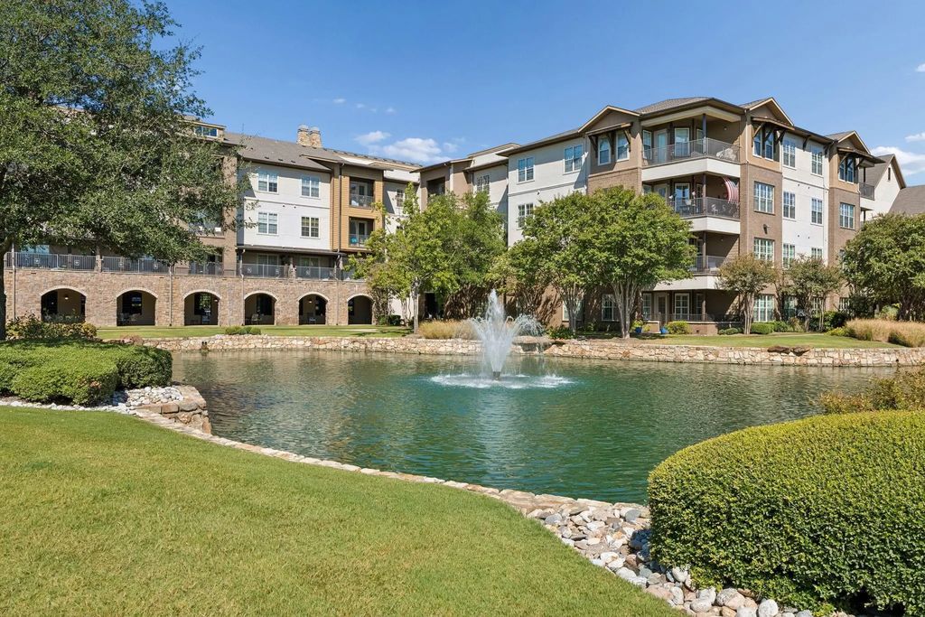 301 Watermere Drive 222, Southlake