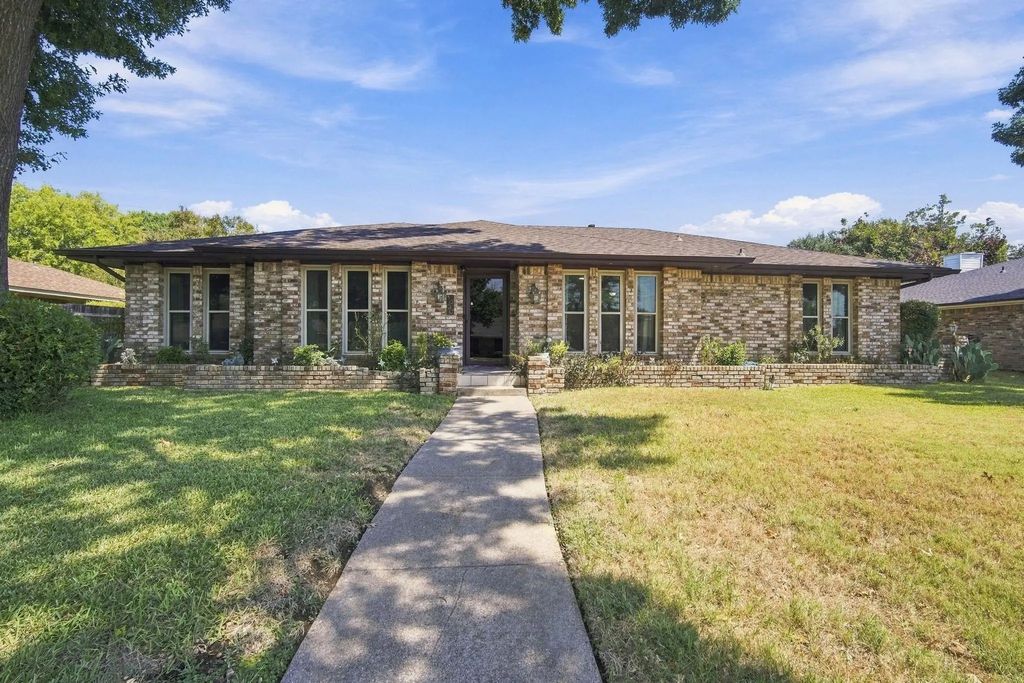 1030 Shadywood Lane, DeSoto