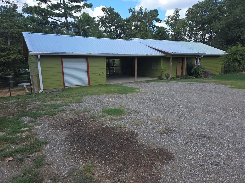 560 County Road 2150, Quitman