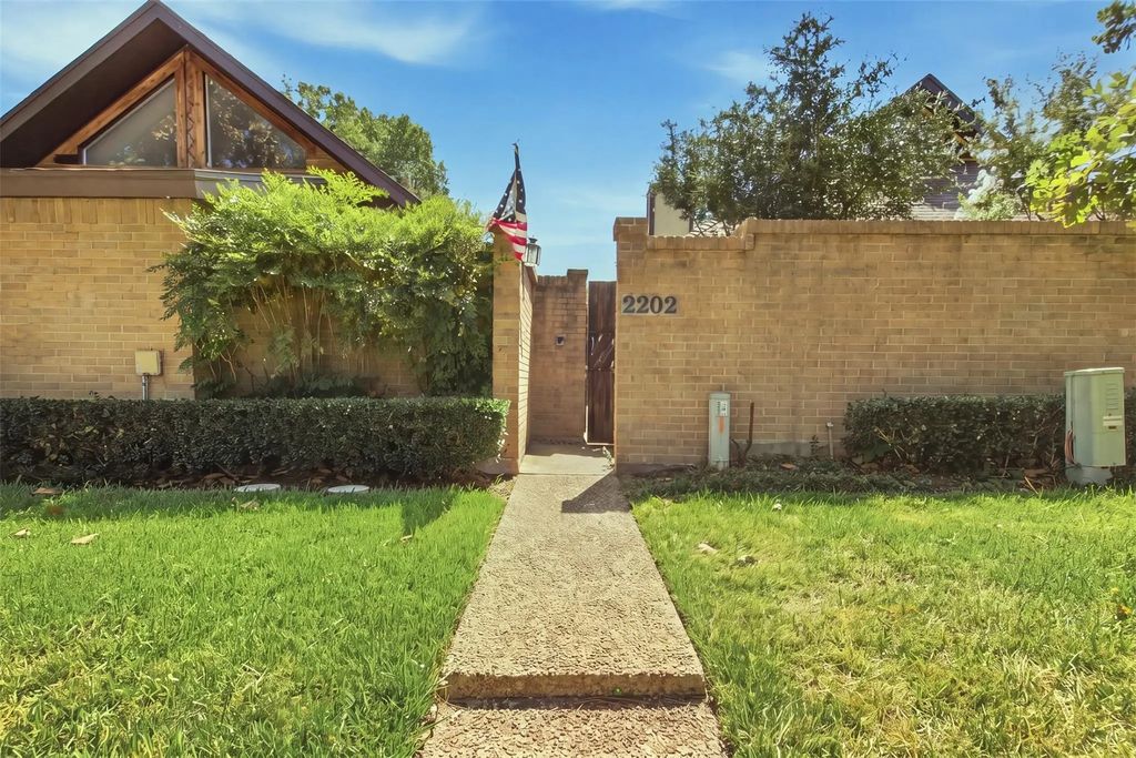 2202 Green Gate Drive, Arlington