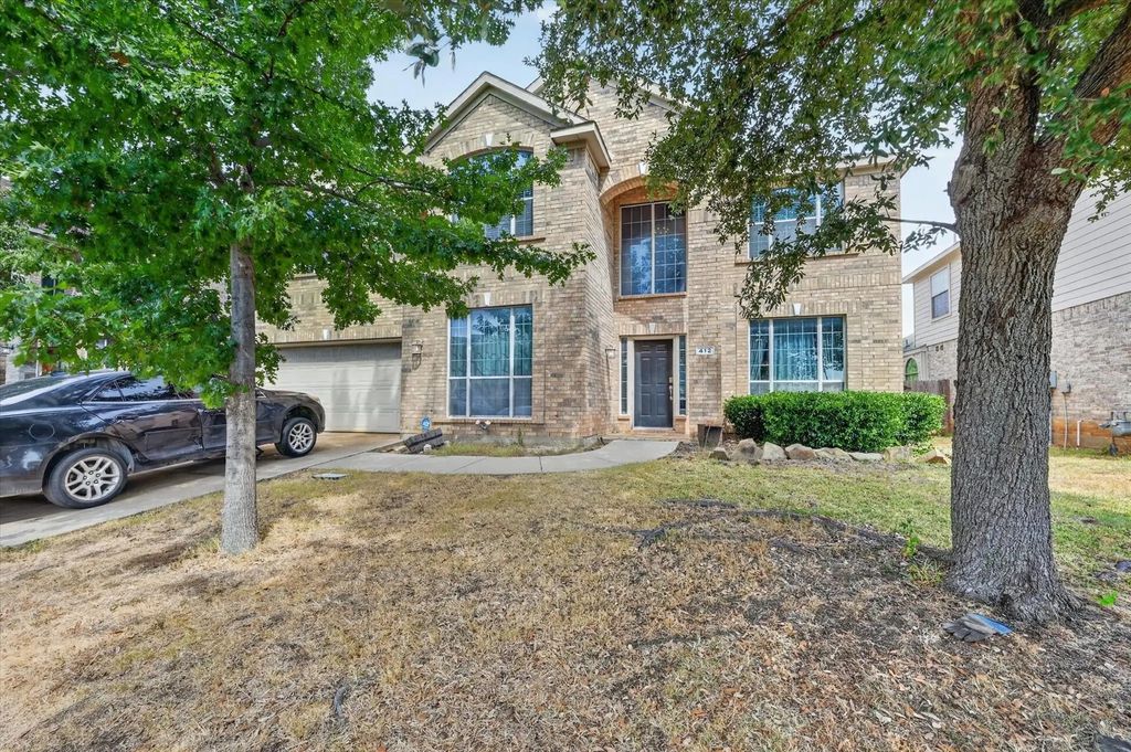412 Roundrock Lane, Fort Worth