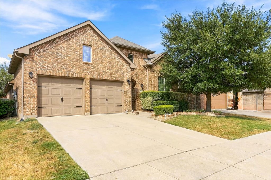 1136 Crest Meadow Drive, Fort Worth