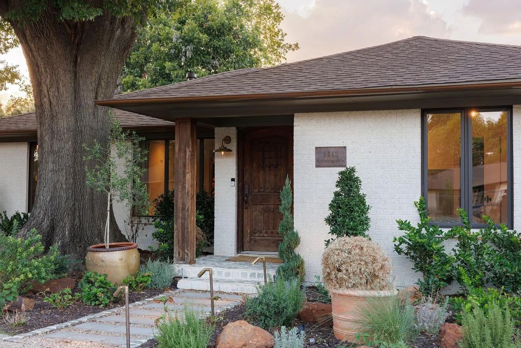 6861 E Mockingbird Lane, Dallas