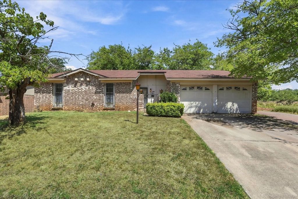 200 Quail Creek Drive, Crowley