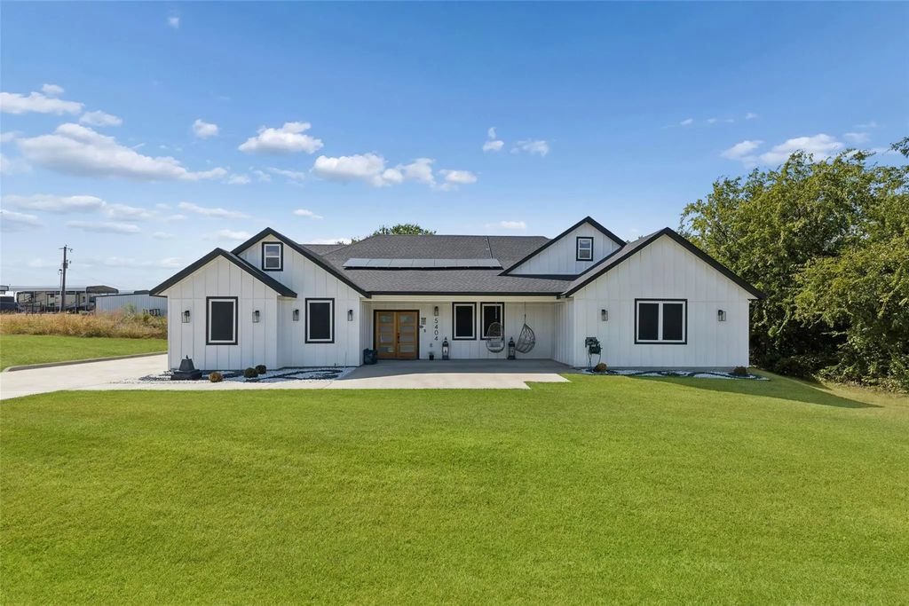 5404 Harrys Place, Fort Worth