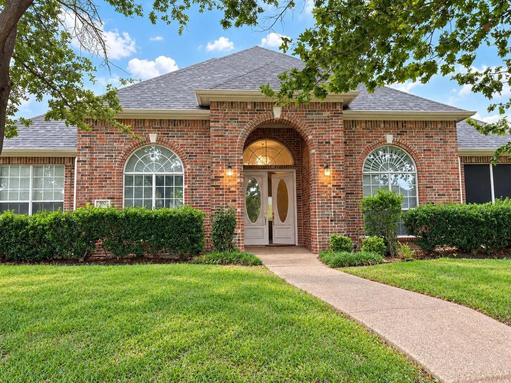 902 Horseshoe Bend, Richardson