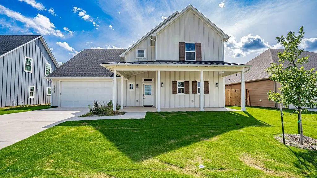 2204 Salina Circle, Granbury