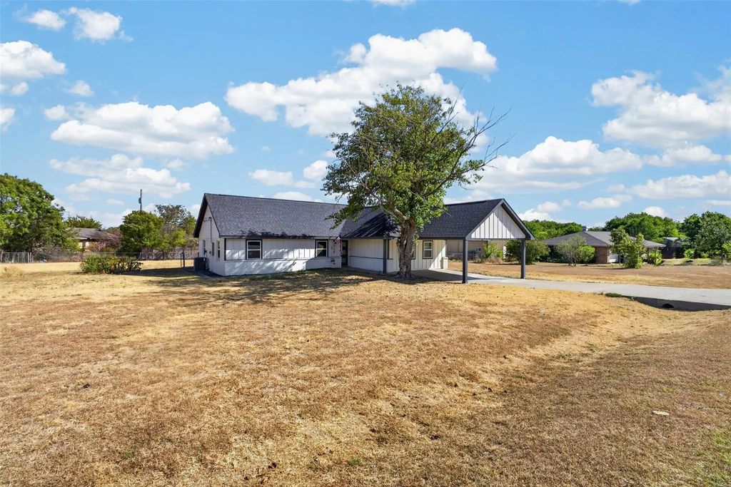 112 Spring Circle, Red Oak
