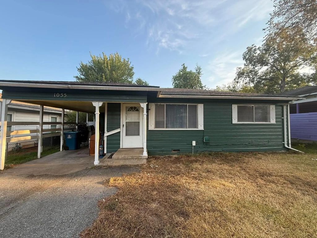 1055 W Star Street, Denison