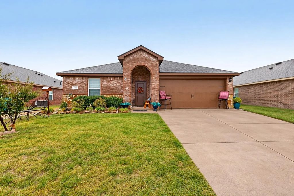 728 Meadow Creek Lane, Royse City
