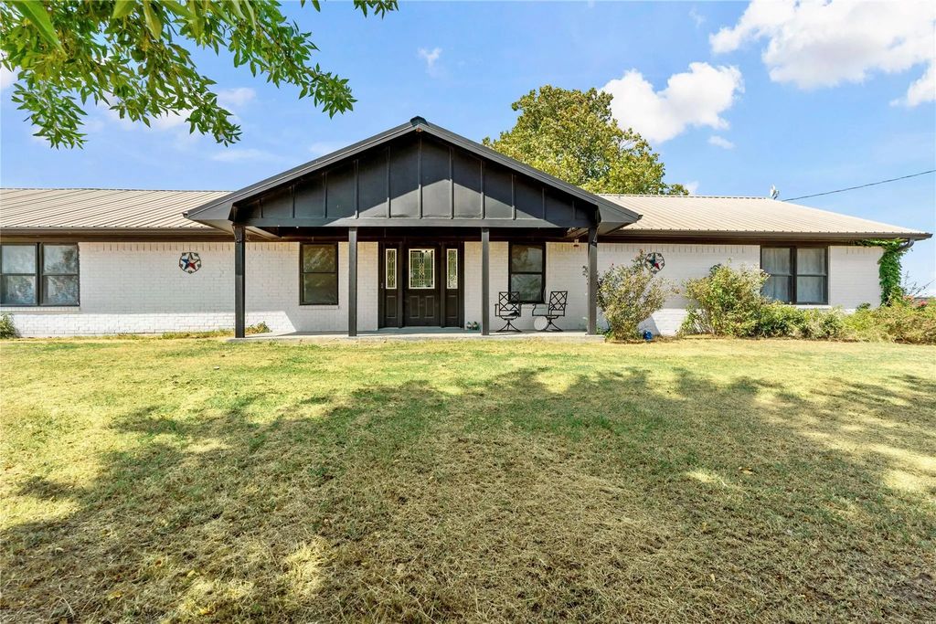 412 County Road 34020, Brookston