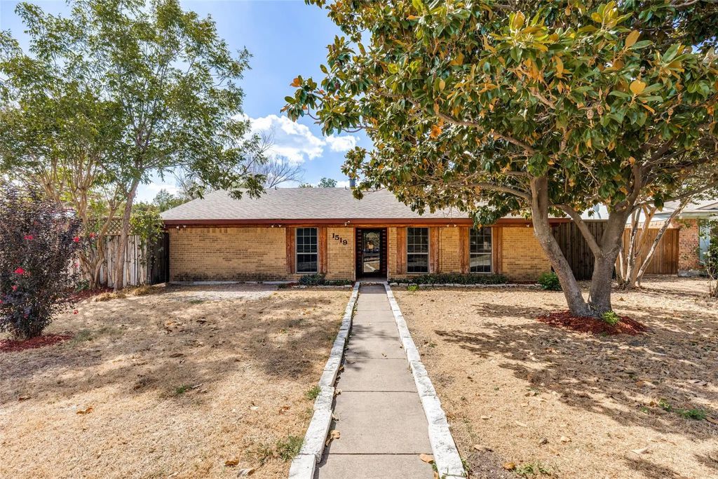 1519 Creekwood Lane, Mesquite