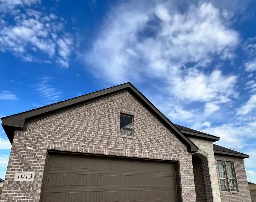 1013 Pecan Tree Lane, Fort Worth
