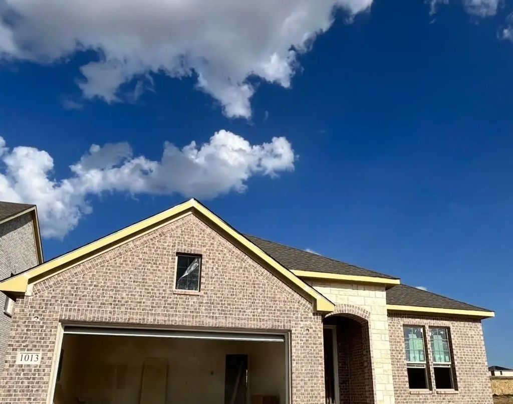 1013 Pecan Tree Lane, Fort Worth
